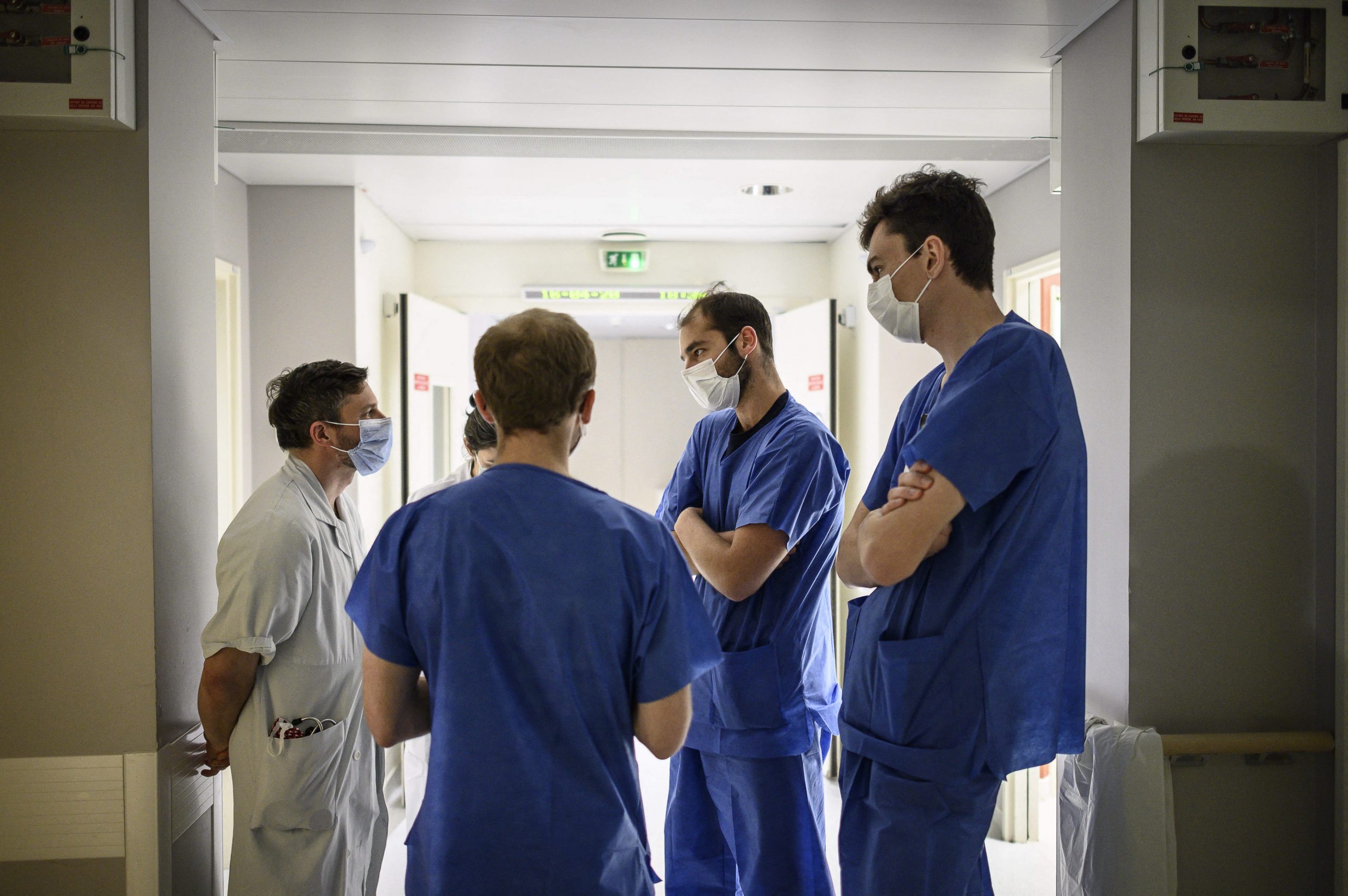 Avem paturi, nu avem doctori. Scenariul în care poate ajunge România dacă numărul cazurilor continuă să crească