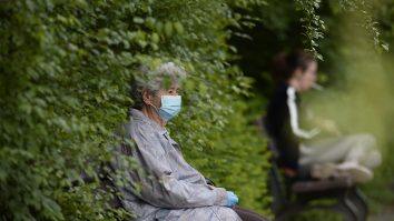 Încă un județ în care ești obligat să porți masca în aer liber