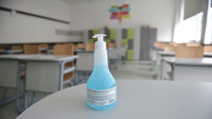 Noua realitate din școli, din toamnă, descrisă de Rafila: Clase de 15 elevi/ Profesorii, obligatoriu cu măști