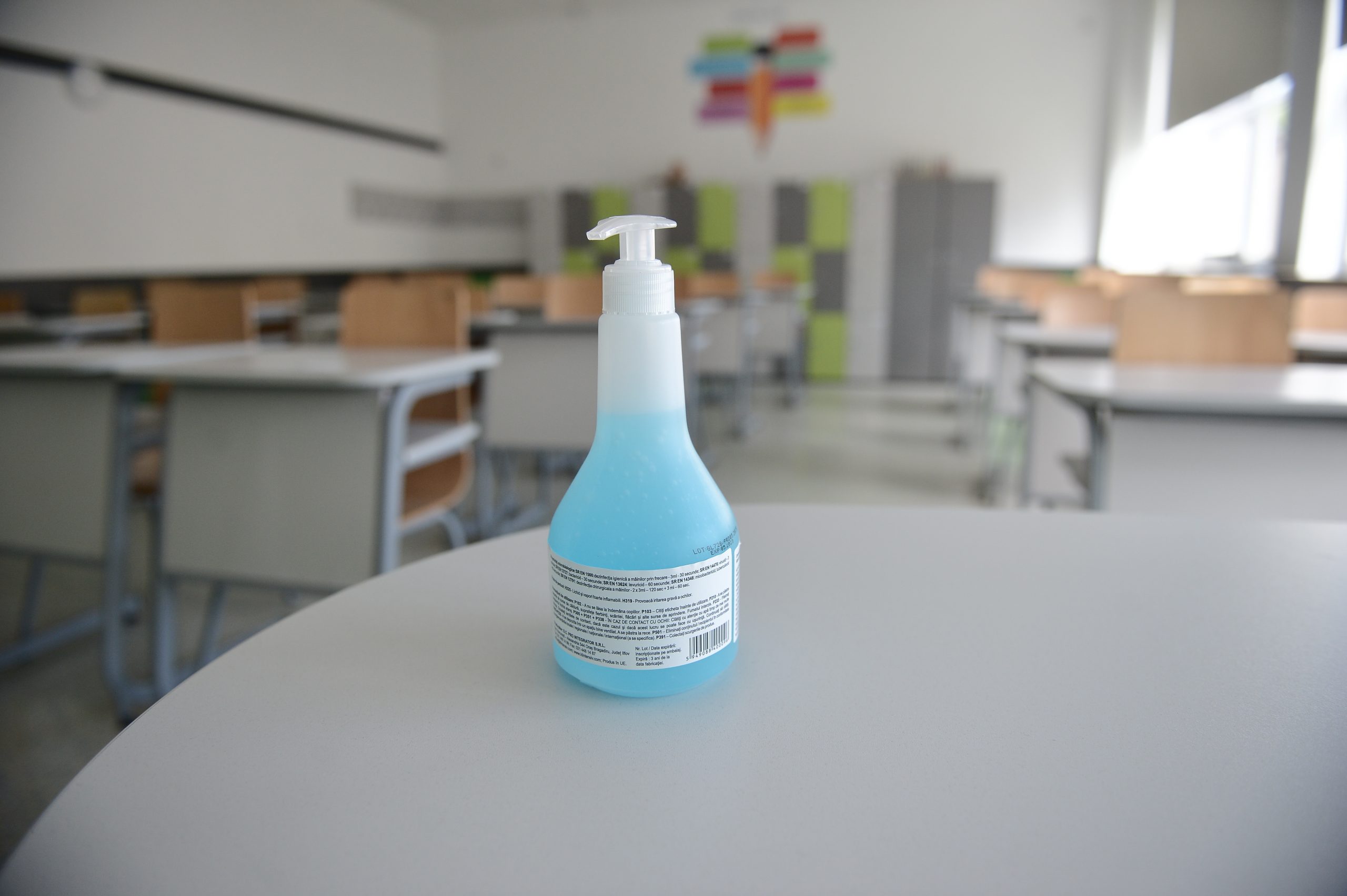 Noua realitate din școli, din toamnă, descrisă de Rafila: Clase de 15 elevi/ Profesorii, obligatoriu cu măști