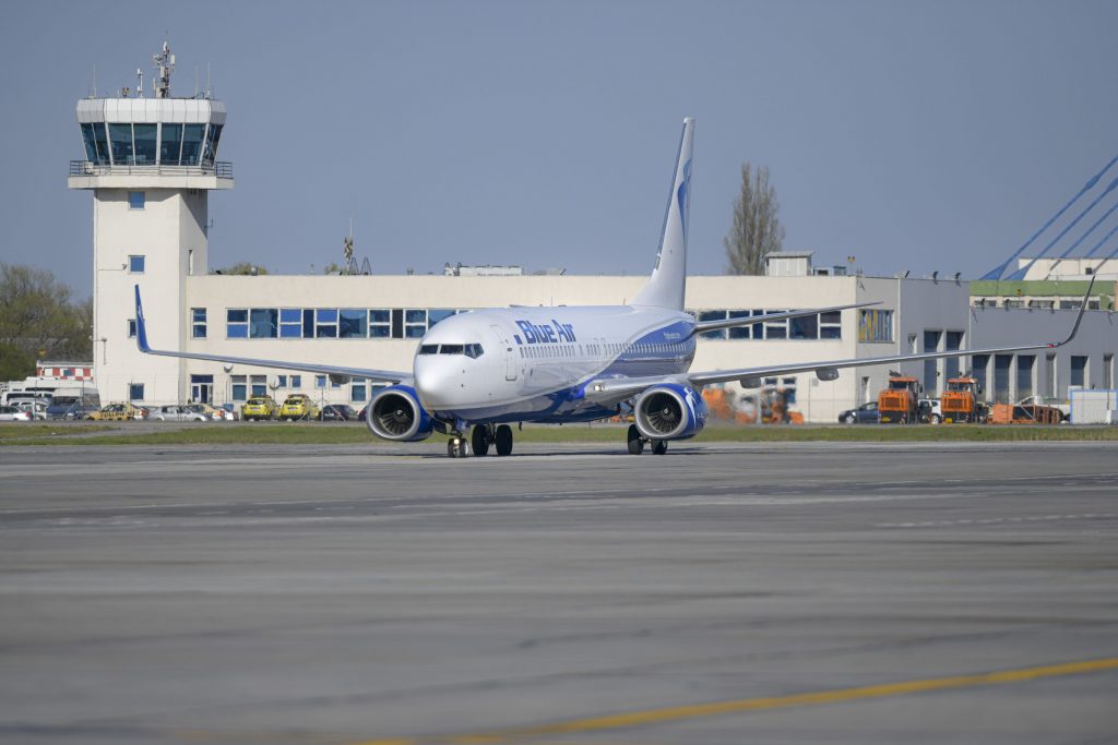 Statul român a aprobat un împrumut de 300 de milioane de lei pentru Blue Air, pentru continuarea activității