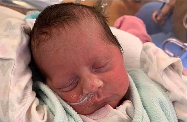 O femeie din Minnesota, infectată cu COVID-19, a murit după ce a născut. Nu a apucat să-și vadă fetița