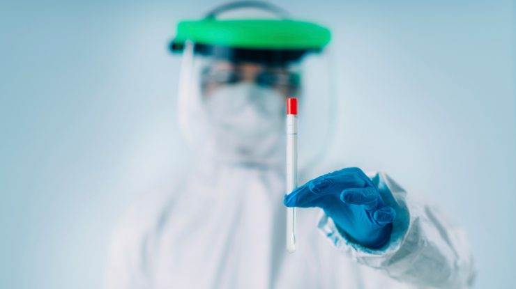 Numărul de bolnavi de COVID-19 crește, dar DSP-urile nu fac față în anchetele epidemiologice. Care este explicația