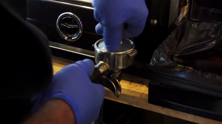 Cum i-a afectat starea de urgență pe proprietarii de cafenele și pe consumatorii de cafea