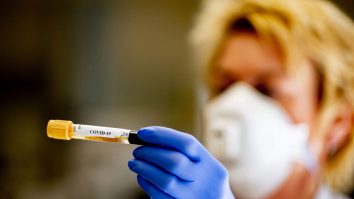 Focar de COVID-19 la un hotel din Australia: angajații au făcut sex cu persoanele carantinate