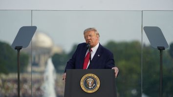 Trump trăiește într-o lume paralelă cu realitatea din America: „99% dintre cazurile de COVID-19 sunt inofensive”