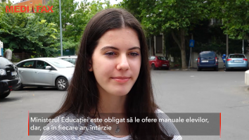 Un nou an școlar fără manuale. Elevii, la mâna Ministerului Educației. „Ne-am obișnuit că nu avem manuale... n-am avut niciodată”