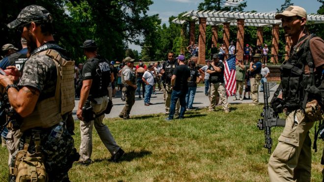 O farsă pe Facebook îi face pe sute de extremiști de dreapta să se strângă, înarmați, în Gettysburg. Reacția lor la aflarea adevărului