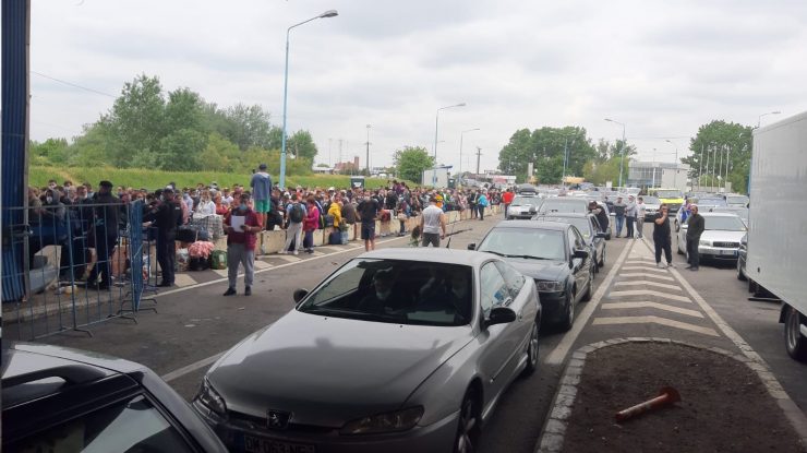 100.000 de oameni au intrat în România duminică. Mai mult de jumătate au ales punctul de frontieră cu Ungaria