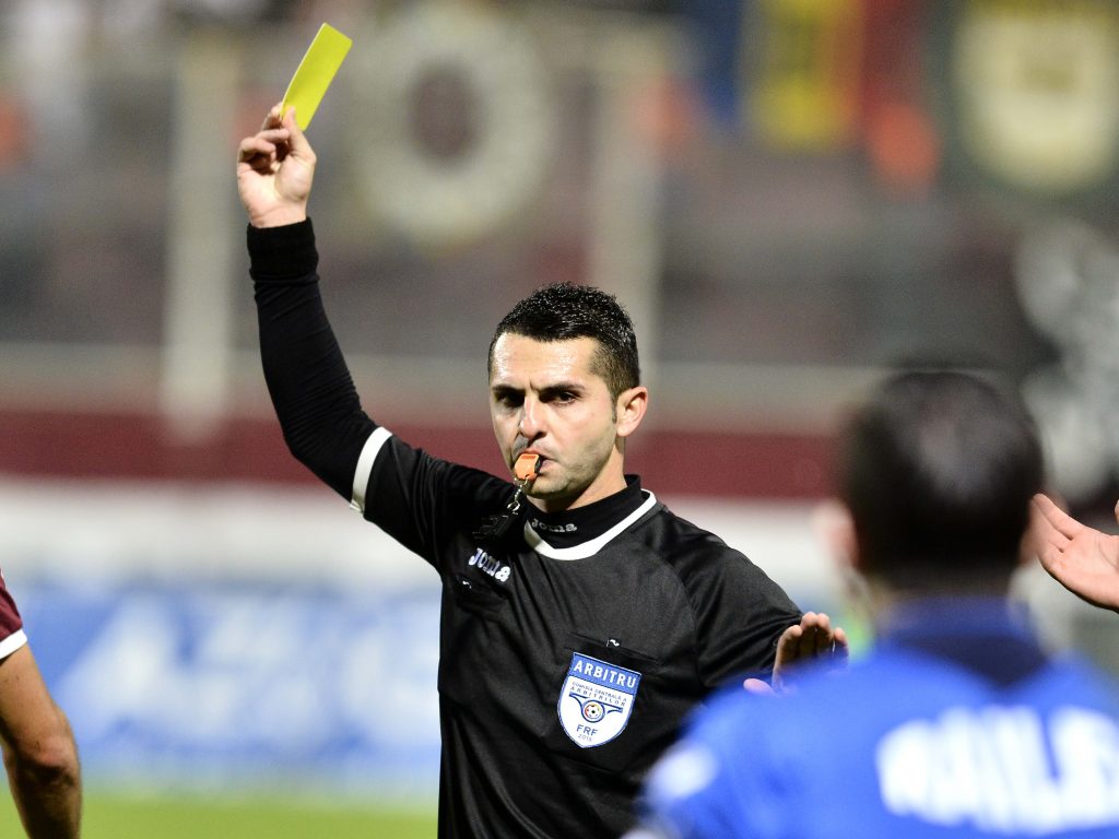 Un nou caz de COVID-19 în fotbalul românesc: arbitrul Iulian Călin a fost depistat pozitiv