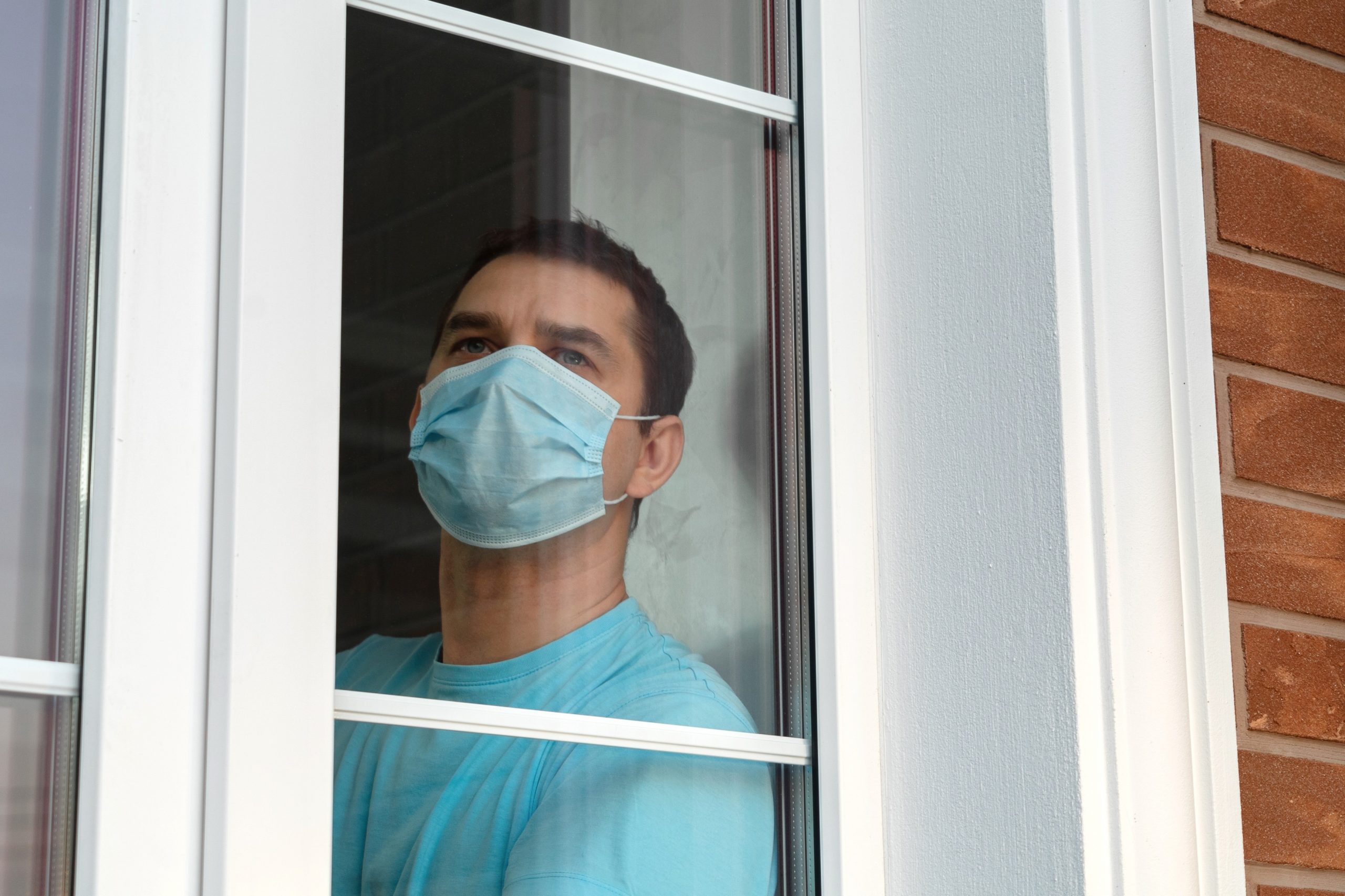 Legea carantinei a intrat în vigoare. Cine este obligat să stea în izolare și care sunt condițiile