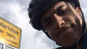 Un student de 20 de ani a mers cu bicicleta 48 de zile pentru a-și vedea familia: 3.500 de kilometri care i-au schimbat viața