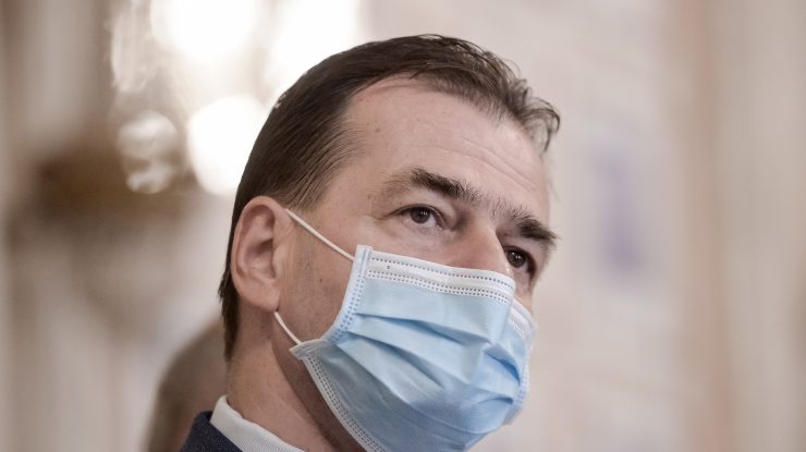 Măsură adoptată de Guvern: Câte locuri pe scaune la terasă, tot atâția clienți. Ludovic Orban explică decizia