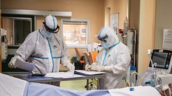 Medicii români au ajuns la epuizare, după efortul depus în ultimele luni. „A fost groaznic toată vara”