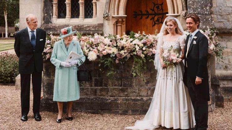 Cum arată o nuntă regală în pandemie. Prințesa Beatrice a purtat rochia Reginei