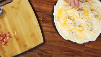 Cum prepari o pizza, rapid, chiar la tine acasă. Un specialist pizzar îți explică