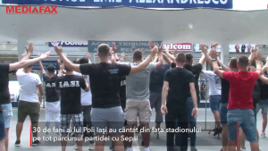 Fanii Poli Iași își susțin echipa din fața stadionului: „Rednic poate să ne ridice deasupra liniei de retrogradare”