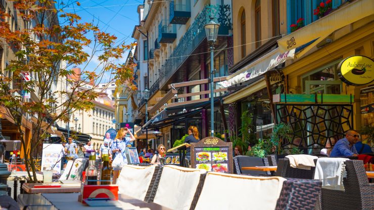 Terasele din Centrul Vechi vor funcționa după noi reguli din cauza creșterii numărului de cazuri COVID-19