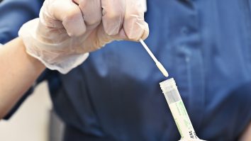 Focar de COVID-19 la un depozit farmaceutic din Galați: 12 angajați sunt la spital în urma rezultatului pozitiv