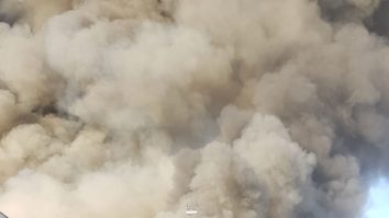 Incendiu la un depozit de pe centura Capitalei. Există risc de explozie