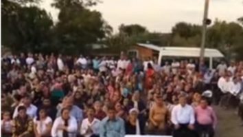 Peste 200 de gălăţeni au vrut să învingă coronavirusul prin rugăciune. Polițiștii s-au autoinvitat, dar nu pentru a se ruga