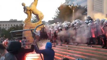 Vukasin Golubovic a ieşit la proteste la Belgrad, nemulţumit de reimpunerea noilor restricţii epidemice