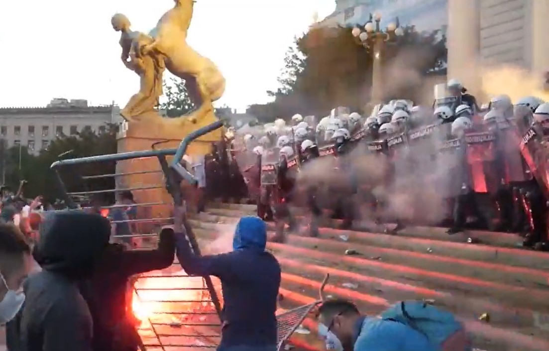 Vukasin Golubovic a ieşit la proteste la Belgrad, nemulţumit de reimpunerea noilor restricţii epidemice