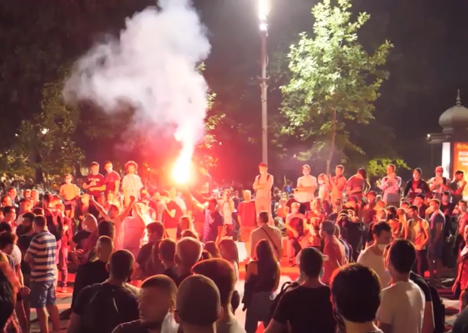 Paul şi Iolanda au ieşit în stradă în Belgrad să îşi apere drepturile şi libertăţile. Mărturiile celor doi, într-o nouă zi de proteste