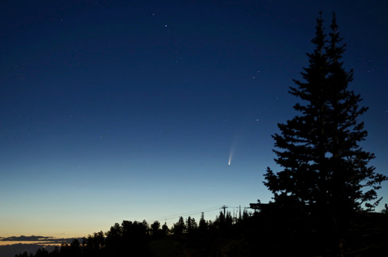 Uite cum poți vedea cu ochiul liber cometa Neowise pe cerul României. Imagini rare din întreaga lume