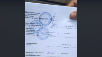 Aproape toți membrii consiliului local din Moscova ar fi semnat un contract, în care sumele erau scrise cu cerneală care dispare