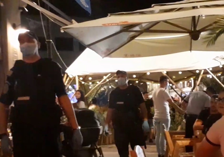 Vizită neașteptată. Sute de polițiști și jandarmi au luat cu asalt terasele și cluburile