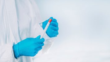 Un medic român atrage atenția asupra unui posibil tratament COVID-19