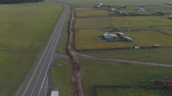 Rușii au săpat tranșee în jurul unui sat izolat din Siberia pentru a impune carantina