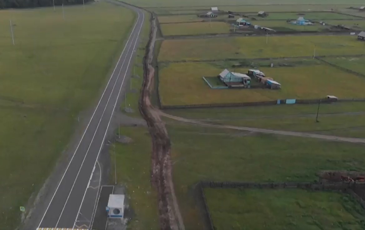 Rușii au săpat tranșee în jurul unui sat izolat din Siberia pentru a impune carantina