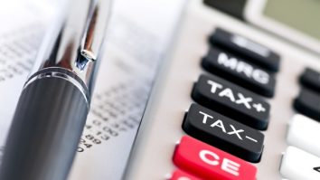 Deficitul bugetar a depăşit 4% din PIB în jumătate de an. Analiştii prognozează un deficit de 10% în 2021