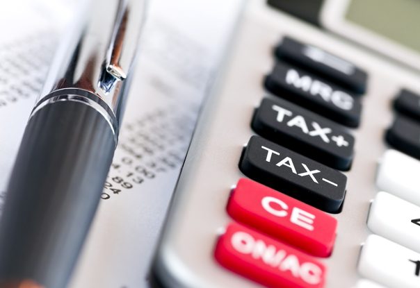 Deficitul bugetar a depăşit 4% din PIB în jumătate de an. Analiştii prognozează un deficit de 10% în 2021