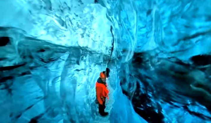 Cum să scapi de caniculă? Fugi la peștera de gheață, unde temperaturile sunt sub 0°C