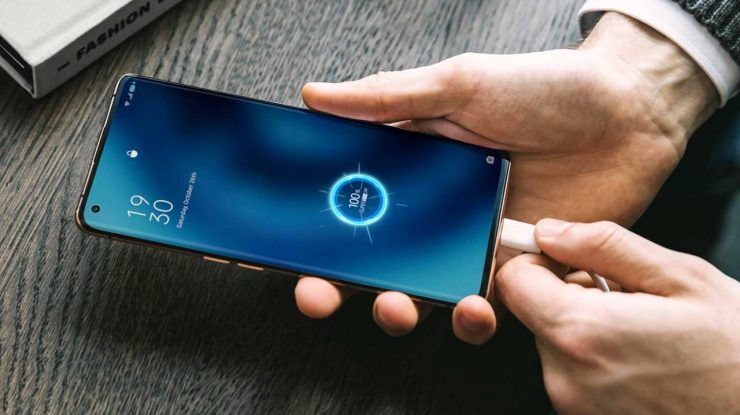 Unele dispozitive Apple - cum ar fi laptopurile iPad Pro și Mac - folosesc USB-C, în timp ce iPhone-ul folosește Lightning