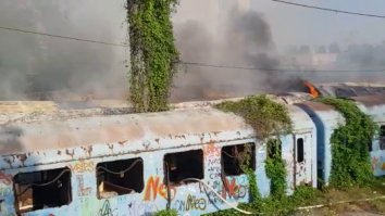 Incendiu în Capitală: pompierii intervin în zona Giulești pentru a stinge trei vagoane de tren