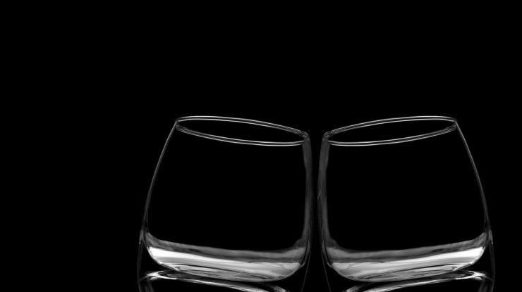 Din 2021, vei bea whisky Johnnie Walker din sticle din carton. De ce s-a ajuns aici