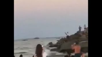 Cum s-au antrenat militarii ruși pentru parada navală de astăzi: Au mers cu tancurile printre turiștii care fac plajă