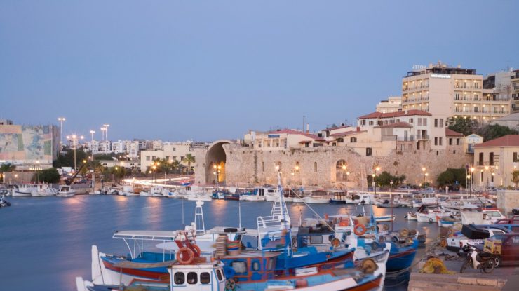 Românca infectată cu coronavirus s-a plimbat nestigherită prin Creta timp de 72 de ore