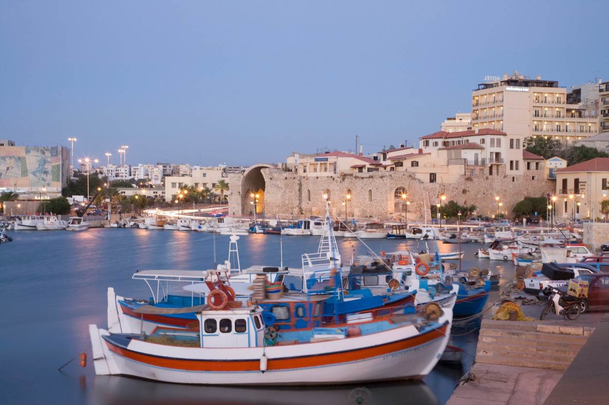 Românca infectată cu coronavirus s-a plimbat nestigherită prin Creta timp de 72 de ore