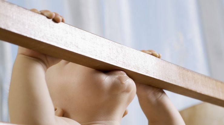 Este “puțin probabil” ca mamele cu Covid-19 să transmită virusul prin alăptare, arată un studiu