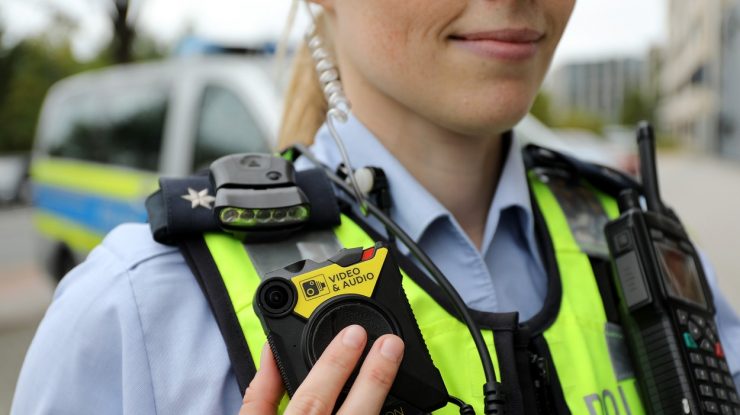 Adio dispute din cauza aplicării legii în mod „greșit“. 12.000 de camere video corporale vor ajunge la polițiști
