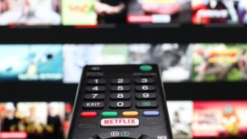 Netflix a anulat un serial din cauza unui personaj gay. Explicația platformei