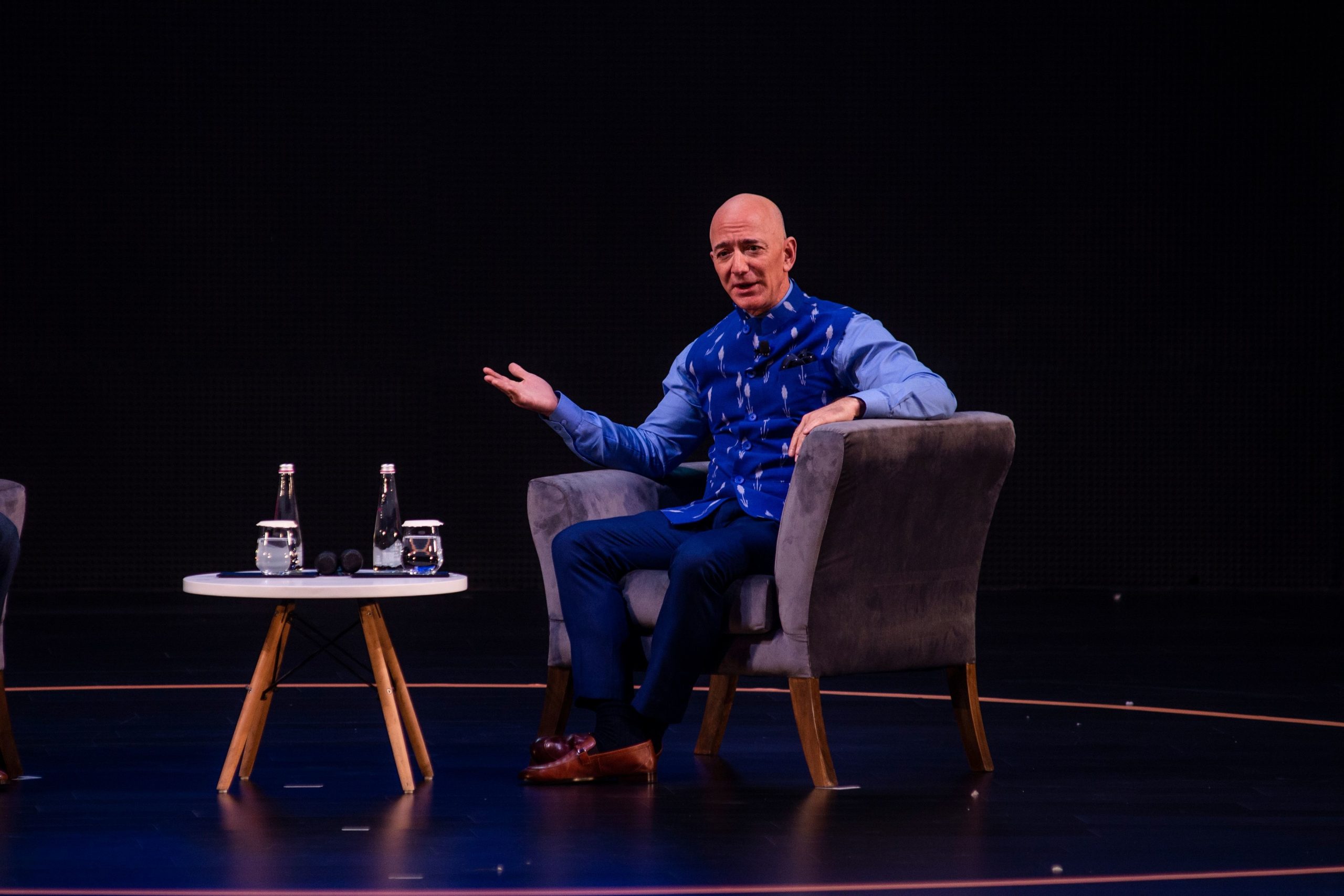 Jeff Bezos, CEO-ul Amazon, a devenit mai bogat cu 13 miliarde de dolari într-o singură zi