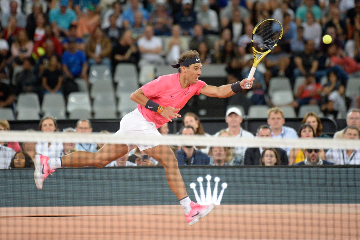 Cum arată și cât costă noii pantofi sport lansaţi de Roger Federer