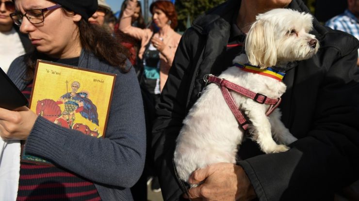 Adunare religioasă întreruptă de poliţişti. Au fost date amenzi de circa 37.000 de lei