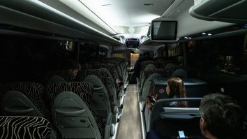 Un șofer din Franța, în moarte cerebrală după ce a interzis urcarea unor pasageri fără măști de protecție